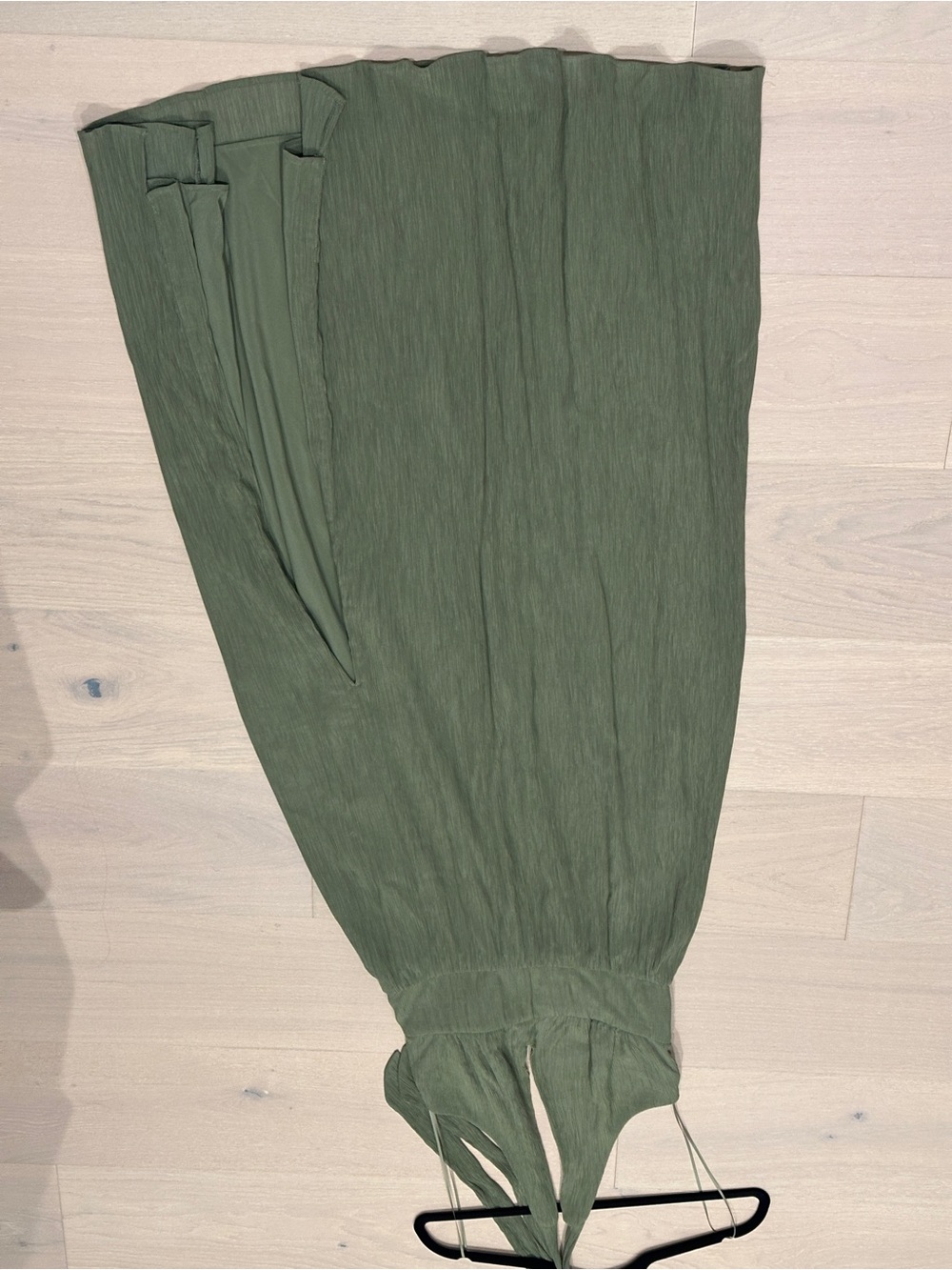 Abercrombie Plunge Halter Maxi Dress in Green - Picture 2 of 3